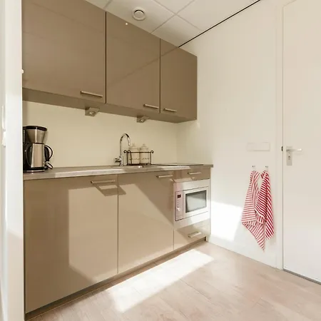 Alluring In With Terrace, Garden And Bbq شقة