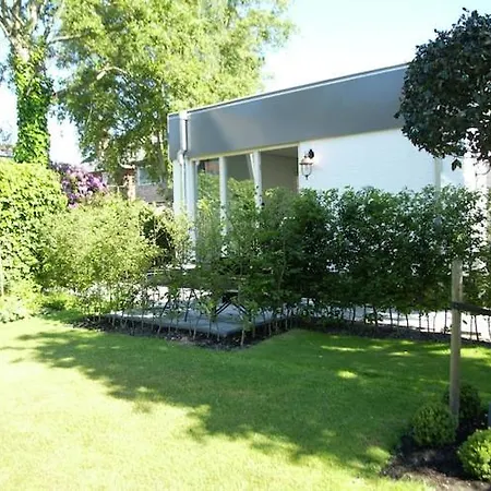 Alluring In With Terrace, Garden And Bbq アパート