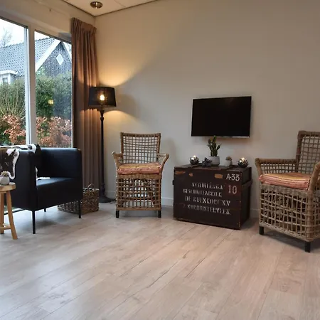 Alluring In With Terrace, Garden And Bbq بيرشِن