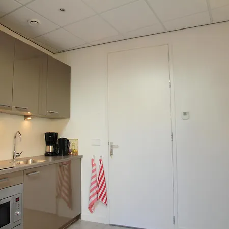 Alluring In With Terrace, Garden And Bbq アパート *