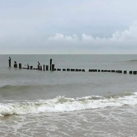 Alluring In With Terrace, Garden And Bbq アパート *