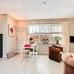 Alluring In With Terrace, Garden And Bbq 公寓 卑尔根